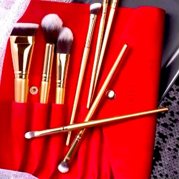 LUXIE Glitter and Gold Brush Set in suede case ๐ซ - Picture 2 of 4